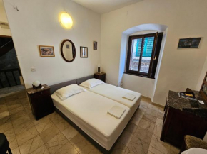 Center room D16 in the ancient Roman palace